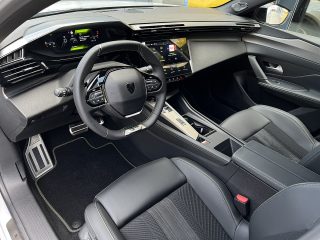 Peugeot 408 Hybrid 145 e-DCS6 GT!MATRIX LED,NAVI,KAMERA,PANORAMA,FOCAL!
