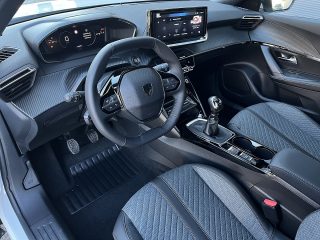 Peugeot 2008 PureTech 100 S&S Allure 6-Gang-Manuell