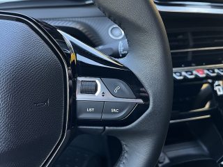 Peugeot 2008 PureTech 100 S&S Allure 6-Gang-Manuell