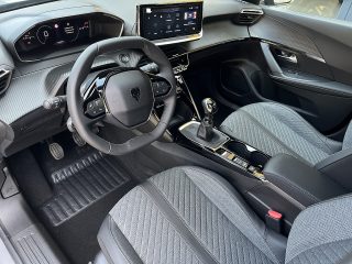 Peugeot 2008 PureTech 100 S&S Allure 6-Gang-Manuell