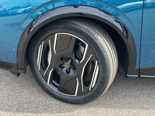 Peugeot 3008 Elektro 325 73kWh Launch Edition AWD