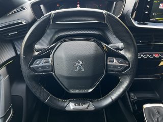 Peugeot 2008 PureTech 130 S&S GT Line 6-Gang-Manuell