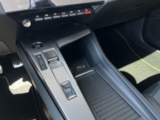 Peugeot 308 Hybrid 145 e-DSC6 GT-32%!MATRIXLED,NAVI,KAMERA,FOCAL,PANORAMA!