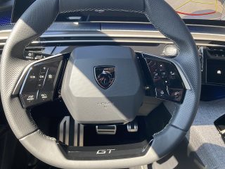 Peugeot 3008 Hybrid 145 e-DCS6 GT!MATRIXLED,PANO,KAMERA,NAVI,VOLL!