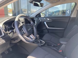 KIA ceed 1,6 CRDi 48V Silber