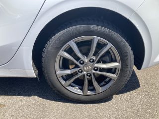 KIA ceed 1,6 CRDi 48V Silber