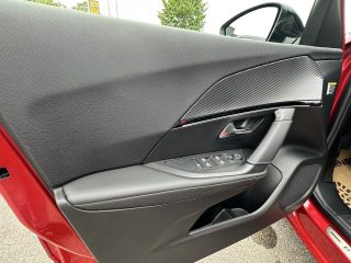 Peugeot 2008 PureTech 130 S&S GT EAT8!ACC,NAVI,PANO,KAMERA!TOP!