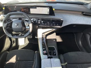 Peugeot 3008 Hybrid 145 e-DCS6 GT!MATRIXLED,PANO,AHV,FOCAL,NAVI,VOLL!