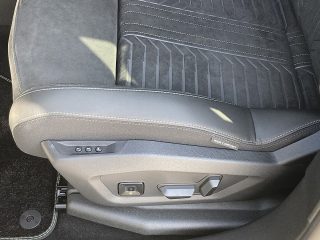 Peugeot 3008 Hybrid 145 e-DCS6 GT!MATRIXLED,PANO,AHV,FOCAL,NAVI,VOLL!