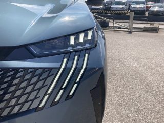 Peugeot 3008 Hybrid 145 e-DCS6 GT!MATRIXLED,PANO,AHV,FOCAL,NAVI,VOLL!