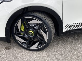 Abarth Abarth 600e 54kWh Competizione