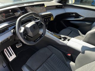 Peugeot 3008 Hybrid 145 e-DCS6 GT!MATRIXLED,PANO,FOCAL,NAVI,VOLL!