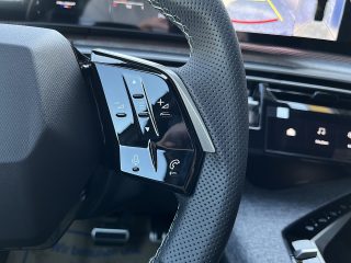 Peugeot 3008 Hybrid 145 e-DCS6 GT!MATRIXLED,PANO,FOCAL,NAVI,VOLL!