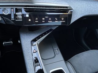 Peugeot 3008 Hybrid 145 e-DCS6 GT!MATRIXLED,PANO,FOCAL,NAVI,VOLL!